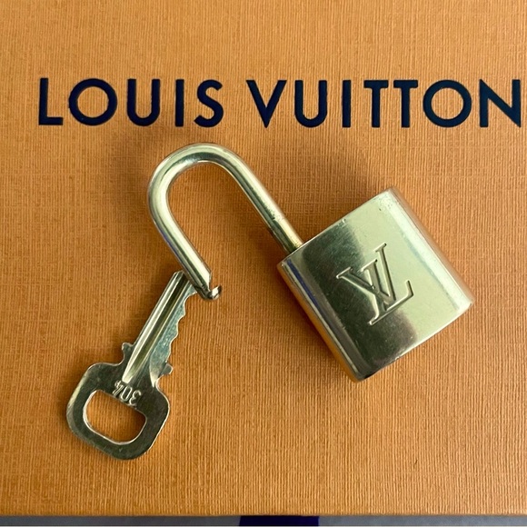 Authentic Louis Vuitton Lock & Key, EUC! - Picture 3 of 5
